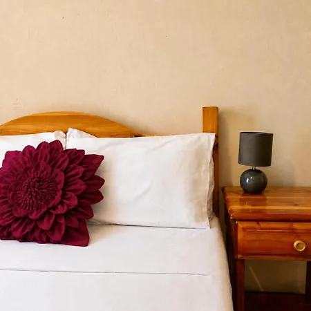 Ir Razzett Ta Elias Traditional 4 Bedroom Gozitan With Private Pool, En-suite Bathrooms Bbq In Għarb
