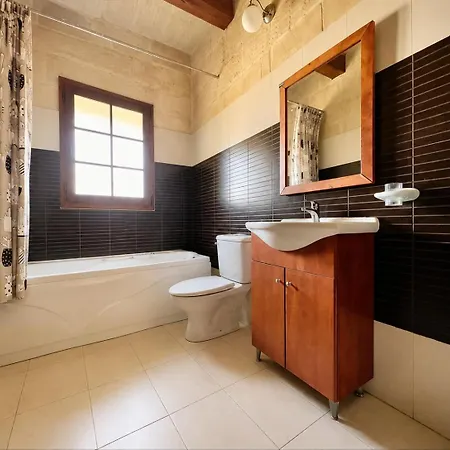 Ir Razzett Ta Elias Traditional 4 Bedroom Gozitan With Private Pool, En-suite Bathrooms Bbq In וילה *