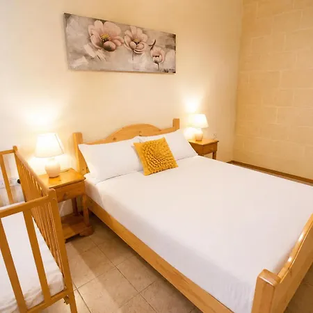 Ir Razzett Ta Elias Traditional 4 Bedroom Gozitan With Private Pool, En-suite Bathrooms Bbq In Villa