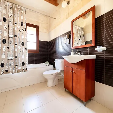 Ir Razzett Ta Elias Traditional 4 Bedroom Gozitan With Private Pool, En-suite Bathrooms Bbq In וילה *