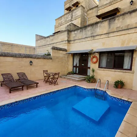 Ir Razzett Ta Elias Traditional 4 Bedroom Gozitan With Private Pool, En-suite Bathrooms Bbq In וילה Għarb