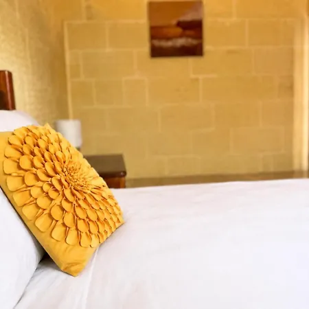 Ir Razzett Ta Elias Traditional 4 Bedroom Gozitan With Private Pool, En-suite Bathrooms Bbq In Villa