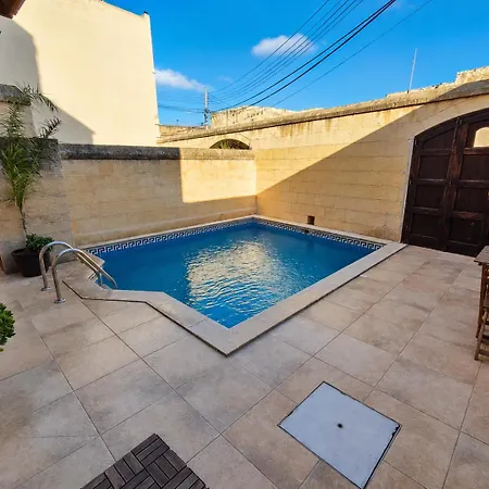 Ir Razzett Ta Elias Traditional 4 Bedroom Gozitan With Private Pool, En-suite Bathrooms Bbq In וילה Għarb