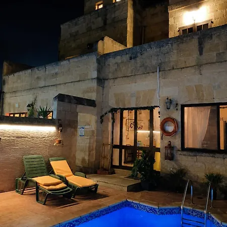 Ir Razzett Ta Elias Traditional 4 Bedroom Gozitan With Private Pool, En-suite Bathrooms Bbq In וילה Għarb