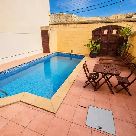 Ir Razzett Ta Elias Traditional 4 Bedroom Gozitan With Private Pool, En-suite Bathrooms Bbq In וילה Għarb