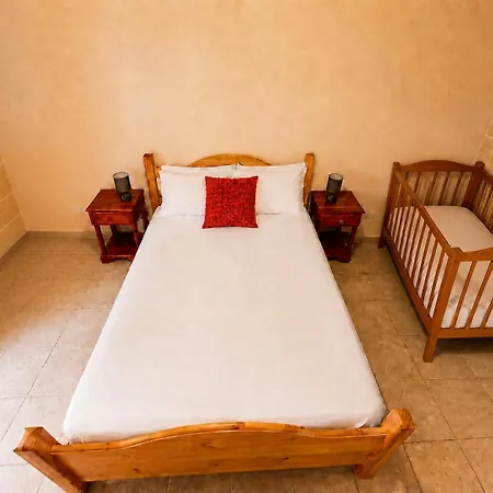 Ir Razzett Ta Elias Traditional 4 Bedroom Gozitan With Private Pool, En-suite Bathrooms Bbq In * Għarb