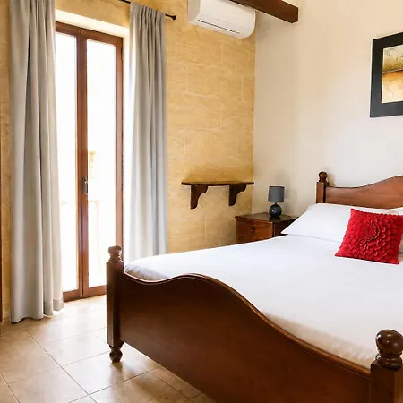 וילה Ir Razzett Ta Elias Traditional 4 Bedroom Gozitan With Private Pool, En-suite Bathrooms Bbq In Għarb