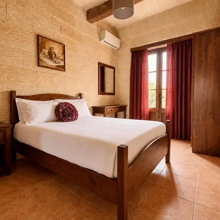 Ir Razzett Ta Elias Traditional 4 Bedroom Gozitan With Private Pool, En-suite Bathrooms Bbq In Villa *