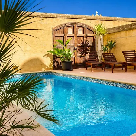 Ir Razzett Ta Elias Traditional 4 Bedroom Gozitan With Private Pool, En-suite Bathrooms Bbq In וילה Għarb