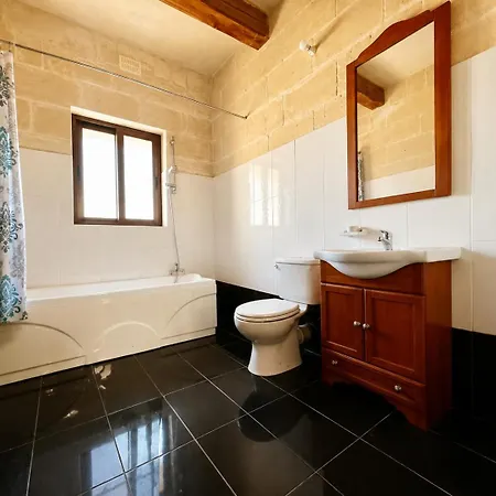 Ir Razzett Ta Elias Traditional 4 Bedroom Gozitan With Private Pool, En-suite Bathrooms Bbq In