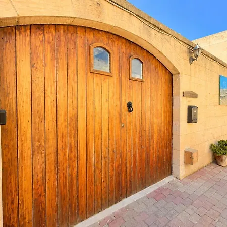 Ir Razzett Ta Elias Traditional 4 Bedroom Gozitan With Private Pool, En-suite Bathrooms Bbq In וילה