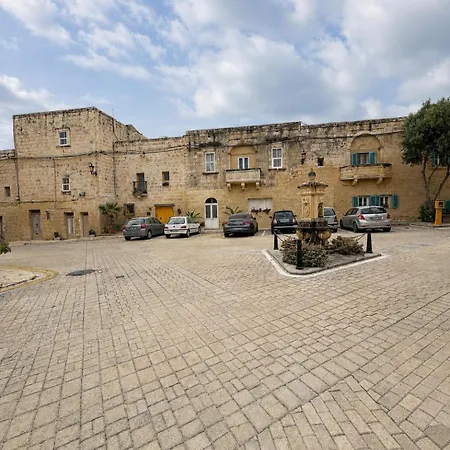 Ir Razzett Ta Elias Traditional 4 Bedroom Gozitan With Private Pool, En-suite Bathrooms Bbq In וילה Għarb