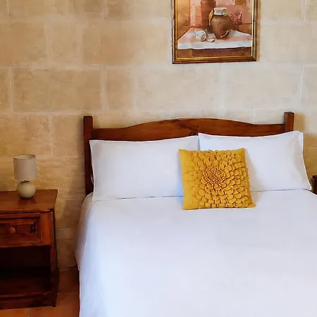 Villa Ir Razzett Ta Elias Traditional 4 Bedroom Gozitan With Private Pool, En-suite Bathrooms Bbq In Għarb