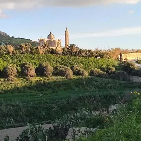 Villa Ir Razzett Ta Elias Traditional 4 Bedroom Gozitan With Private Pool, En-suite Bathrooms Bbq In Għarb