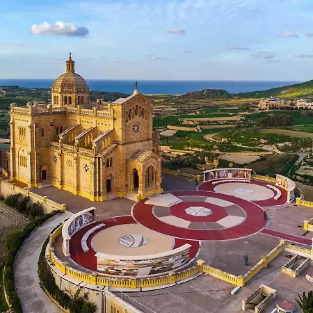 וילה Ir Razzett Ta Elias Traditional 4 Bedroom Gozitan With Private Pool, En-suite Bathrooms Bbq In